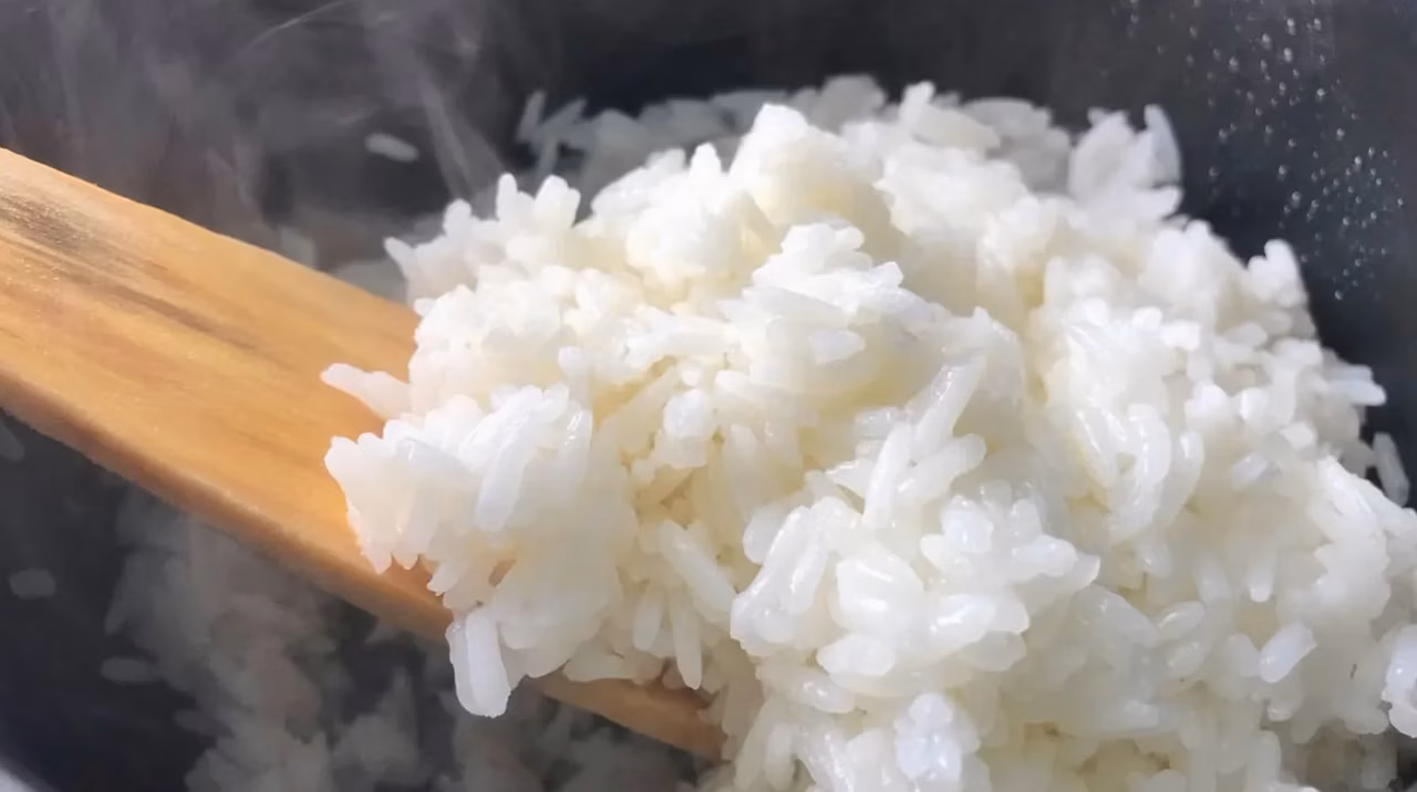 Illustration pour Été et salades de riz : les bons gestes en cuisine pour limiter les contaminants